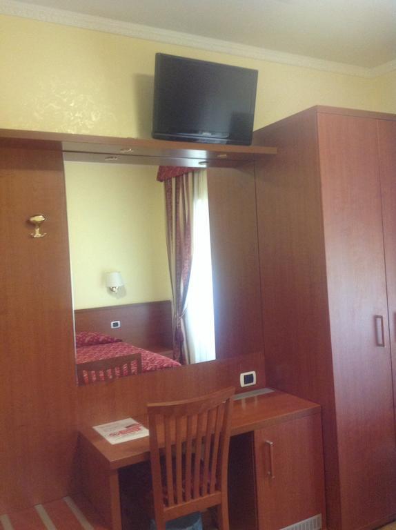 Residenza Fermi 2* Roma